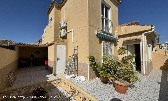 Chalet en venta en Torrevieja (Alicante)