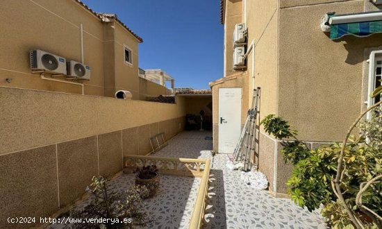 Chalet en venta en Torrevieja (Alicante)