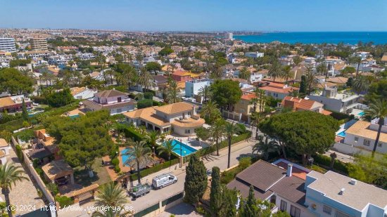 Villa en venta en Orihuela (Alicante)