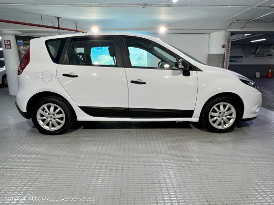 Renault Scénic 1.6 Authentique 110cv. Impecable!!! A toda prueba. - Barcelona