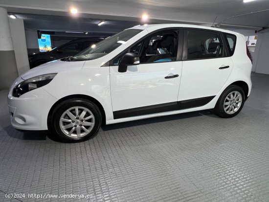 Renault Scénic 1.6 Authentique 110cv. Impecable!!! A toda prueba. - Barcelona