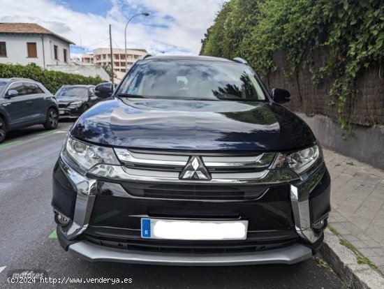 Mitsubishi Outlander Azul Automatico 150 CV de 2018 con 76.000 Km por 18.500 EUR. en Madrid