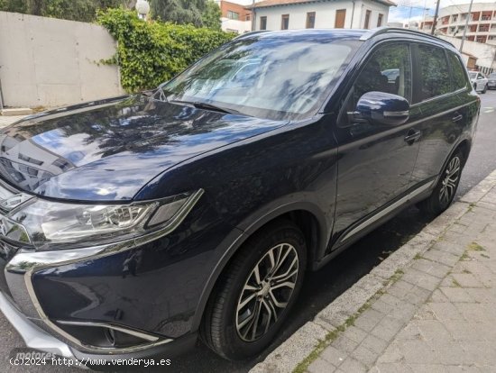 Mitsubishi Outlander Azul Automatico 150 CV de 2018 con 76.000 Km por 18.500 EUR. en Madrid