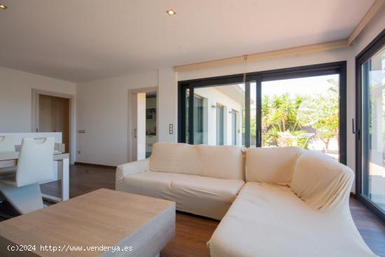 CASA EN CANYELLES CON VISTAS ESPECTACULARES - BARCELONA