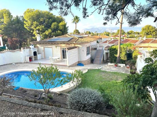 SE VENDE CHALET INDEPENDIENTE DE TRES DORMITORIOS CON PISCINA PRIVADA  EN BARRANCO HONDO - ALICANTE