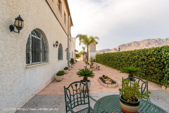 Casa con piscina en Santomera - MURCIA