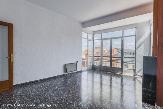 EXCELENTE PISO AMPLIO Y EXTERIOR CON BALCON - VALENCIA