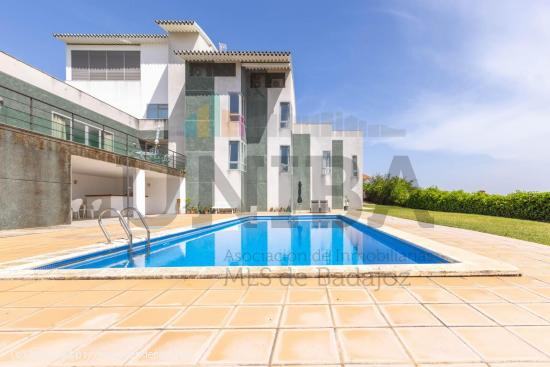  ESPECTACULAR  CHALET EN LAS VAGUADAS CON MAGNIFICAS CALIDADES EN DOÑANA 11 EN VENTA - BADAJOZ 