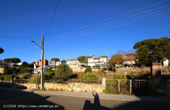 PARCELA EN EXCLUSIVA DE 900M2 SEMIPLANA CON VISTAS AL MAR!! EN LA MEJOR ZONA DE FOGARS DE LA SELVA -