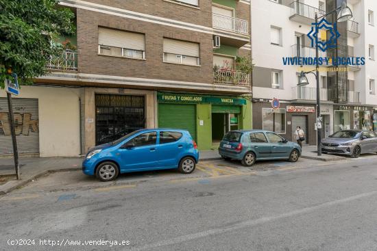 TU NEGOCIO EN EL MEJOR LUGAR! LOCAL EN ZONA COMERCIAL CERCA DE CALLE ALHAMAR** - GRANADA