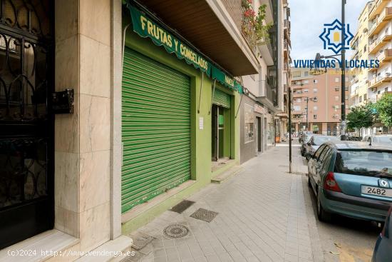 TU NEGOCIO EN EL MEJOR LUGAR! LOCAL EN ZONA COMERCIAL CERCA DE CALLE ALHAMAR** - GRANADA