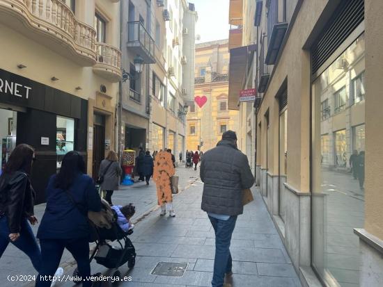 Se alquila oficina en calle Puentezuelas. - GRANADA