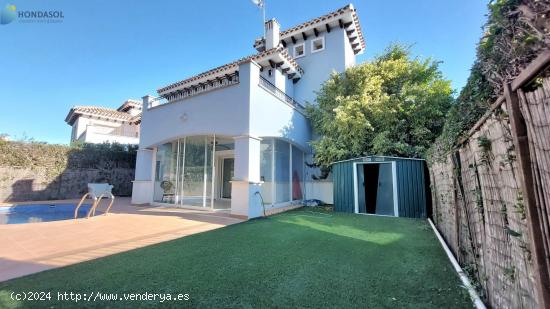 SE VENDE VILLA-CHALET INDEPENDIENTE, 3 DORMTS 3 BAÑOS. PISCINA PRIVADA. CAMPO DE GOLF MAR MENOR. - 