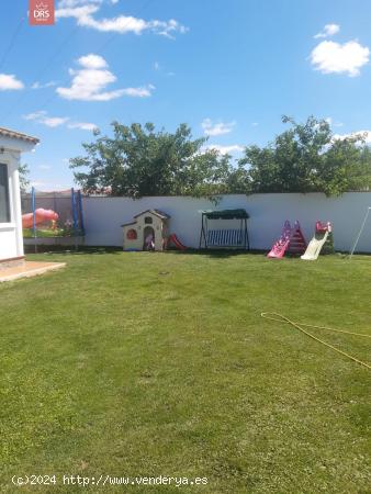 PARCELA DE 1000 METROS CON CASA Y JARDIN - ALBACETE