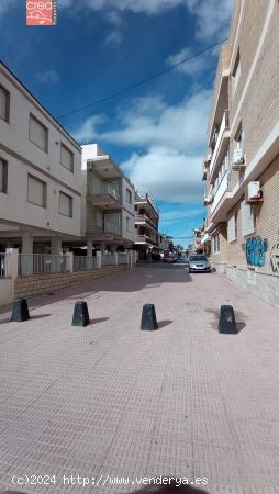 SE VENDE ADOSADO EN LOS NAREJOS A POCOS METROS DE LA PLAYA EN EL MAR MENOR - MURCIA