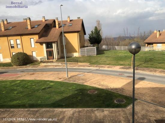 Dúplex de tres dormitorios, en SOJUELA GOLF: - LA RIOJA