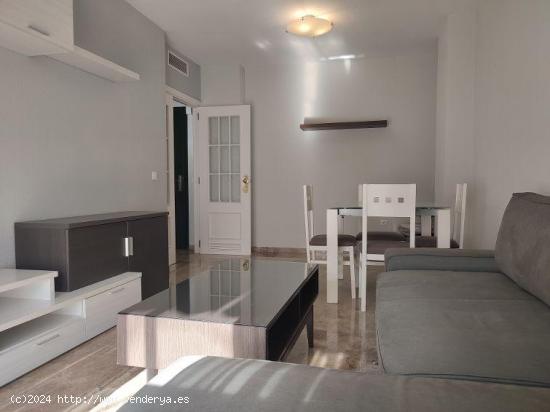 PRECIOSO APARTAMENTO EN PARQUE AZAHARA CON PISCINA!!!!! - CORDOBA