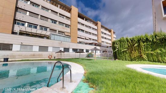  VIVIENDA PRÓXIMA A VIAL NORTE CON 3 DORM., BAÑO, ASEO, PISCINA, PISTA DE PADEL, COCHERA y TRASTERO 