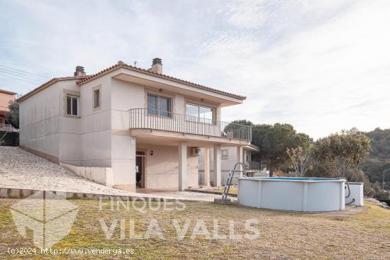 Casa esquinera con encanto en Bigues i Riells - BARCELONA