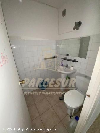 ZONA SAGUNTO - Alquiler de local comercial de 52 m. . El alquiler del local sería de 350€/mes. - 