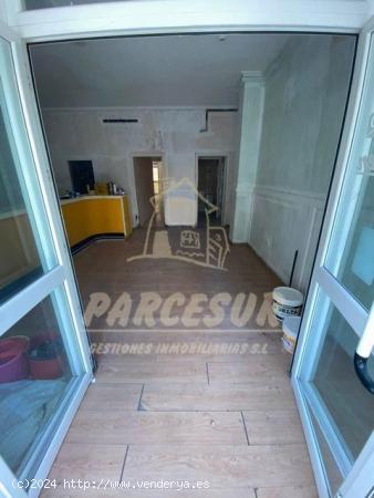 ZONA SAGUNTO - Alquiler de local comercial de 52 m. . El alquiler del local sería de 350€/mes. - 