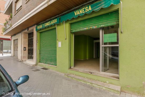 TU NEGOCIO EN EL MEJOR LUGAR! LOCAL EN ZONA COMERCIAL CERCA DE CALLE ALHAMAR** - GRANADA