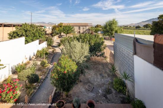 Magnífica casa en Fuente Vaqueros con gran parcela. - GRANADA