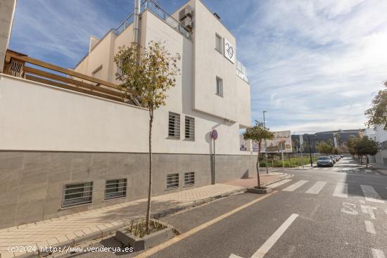 MAGNÍFICA CASA PAREADA EN ARMILLA - GRANADA