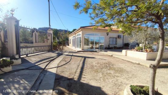 ¡¡CHALET CON PISCINA EN EL HONDÓN DE LOS NIEVES!! - ALICANTE