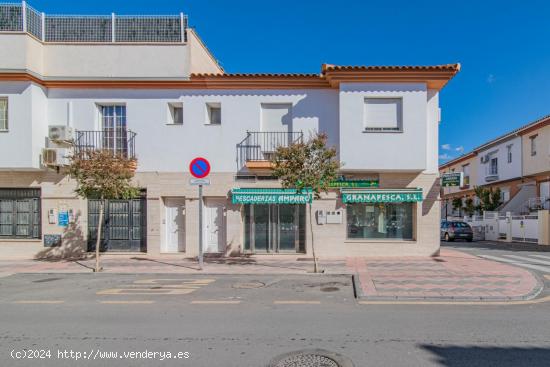  Local Comercial en la Calle San Miguel de Armilla - GRANADA 