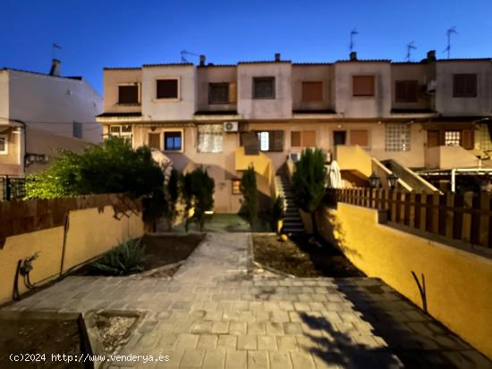  ADOSADO DE 3 DORMITORIOS CON TERRAZA - ZONA LOS HUERTOS, JUNTO A GABRIEL MIRÓ, ORIHUELA - - ALICANT 