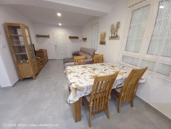 SE VENDE CHALET ADOSADO CON JARDIN EN ESQUINA DE 3D EN TORREVIEJA ZONA PLAYA DE LOS LOCOS - ALICANTE