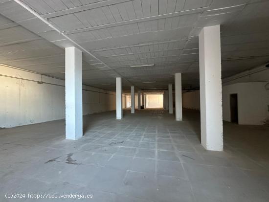 SE ALQUILA LOCAL COMERCIAL DE 700 MTS2 EN TORREVIEJA - ALICANTE