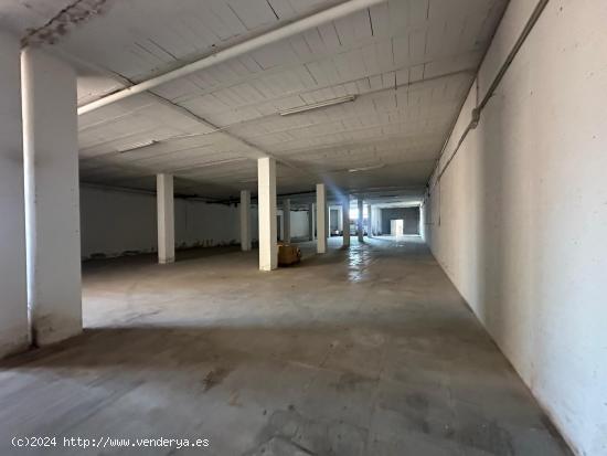 SE ALQUILA LOCAL COMERCIAL DE 700 MTS2 EN TORREVIEJA - ALICANTE