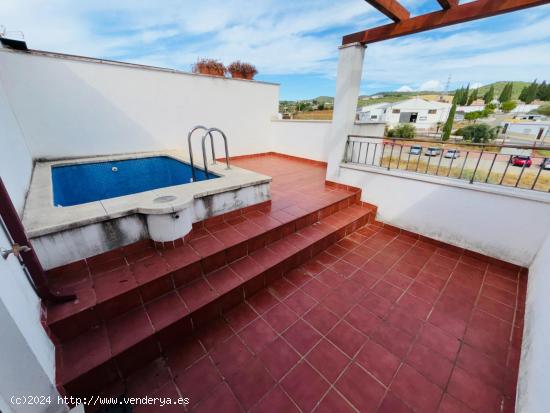 ¡¡CASA ADOSADA CON PISCINA EN VILLAFRANCA!! - CORDOBA