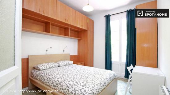 Acogedora habitación con cama individual en alquiler en Eixample - BARCELONA