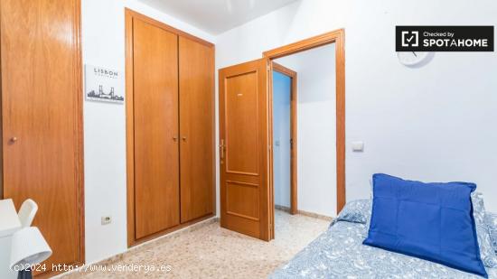 Cómoda habitación en alquiler en apartamento de 5 dormitorios en Camins al Grau - VALENCIA