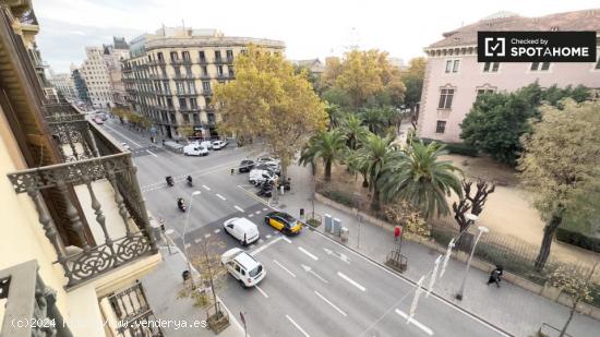 Alquiler de habitaciones en piso de 6 habitaciones en Dreta De L'Eixample - BARCELONA