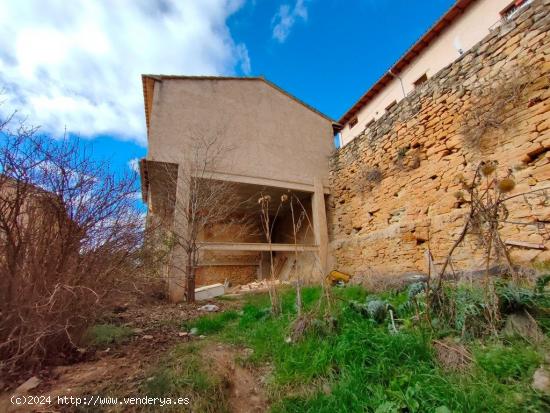 Solar con almacén en Valderrobres - TERUEL