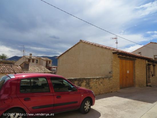 Solar con almacén en Valderrobres - TERUEL