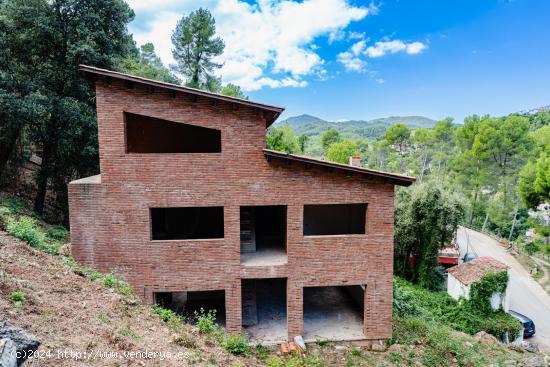 Gran Oportunidad!!  Casa en construcción con Parcela en Corbera de LLobregat - BARCELONA