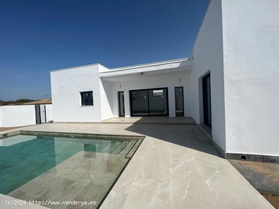  Chalet con Piscina en Parcela de más de 700m²  ¡Ideal para Disfrutar al Aire Libre! - CADIZ 