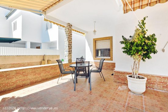 Villa en venta en Pilar de la Horadada (Alicante)