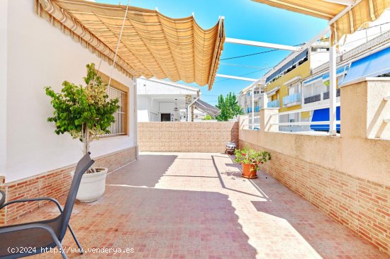 Villa en venta en Pilar de la Horadada (Alicante)