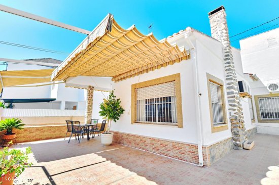 Villa en venta en Pilar de la Horadada (Alicante)