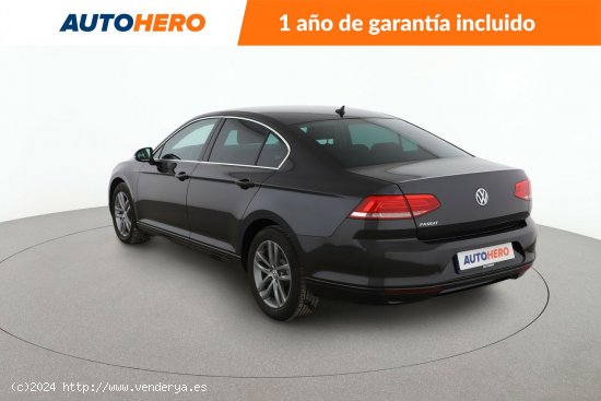 Volkswagen Passat 2.0 TDI Advance BlueMotion - 