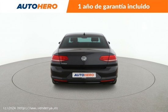 Volkswagen Passat 2.0 TDI Advance BlueMotion - 