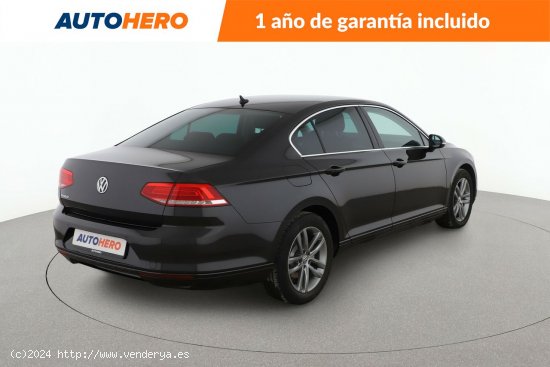 Volkswagen Passat 2.0 TDI Advance BlueMotion - 