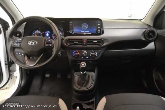 Hyundai i10 1.0 MPI Klass de 2023 con 13.947 Km por 14.800 EUR. en Barcelona