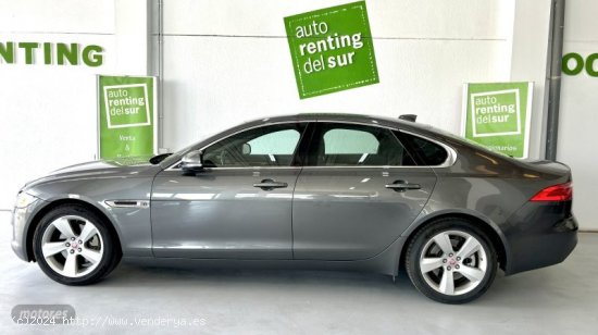 Jaguar XF PRESTIGE AUTO 180CV de 2018 con 68.400 Km por 24.990 EUR. en Sevilla